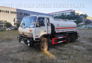 Dongfeng ခြောက်ဘီးယက် EQ2102 ဆီဖြည့်ထရပ်ကား_6 ကုဗမီတာ လမ်းကြမ်းဆီဖြည့်ထရပ်ကား_မြင်းကောင်ရေ 190 ကောင်အား ဆီဖြည့်ထရပ်ကား လေးစီး
